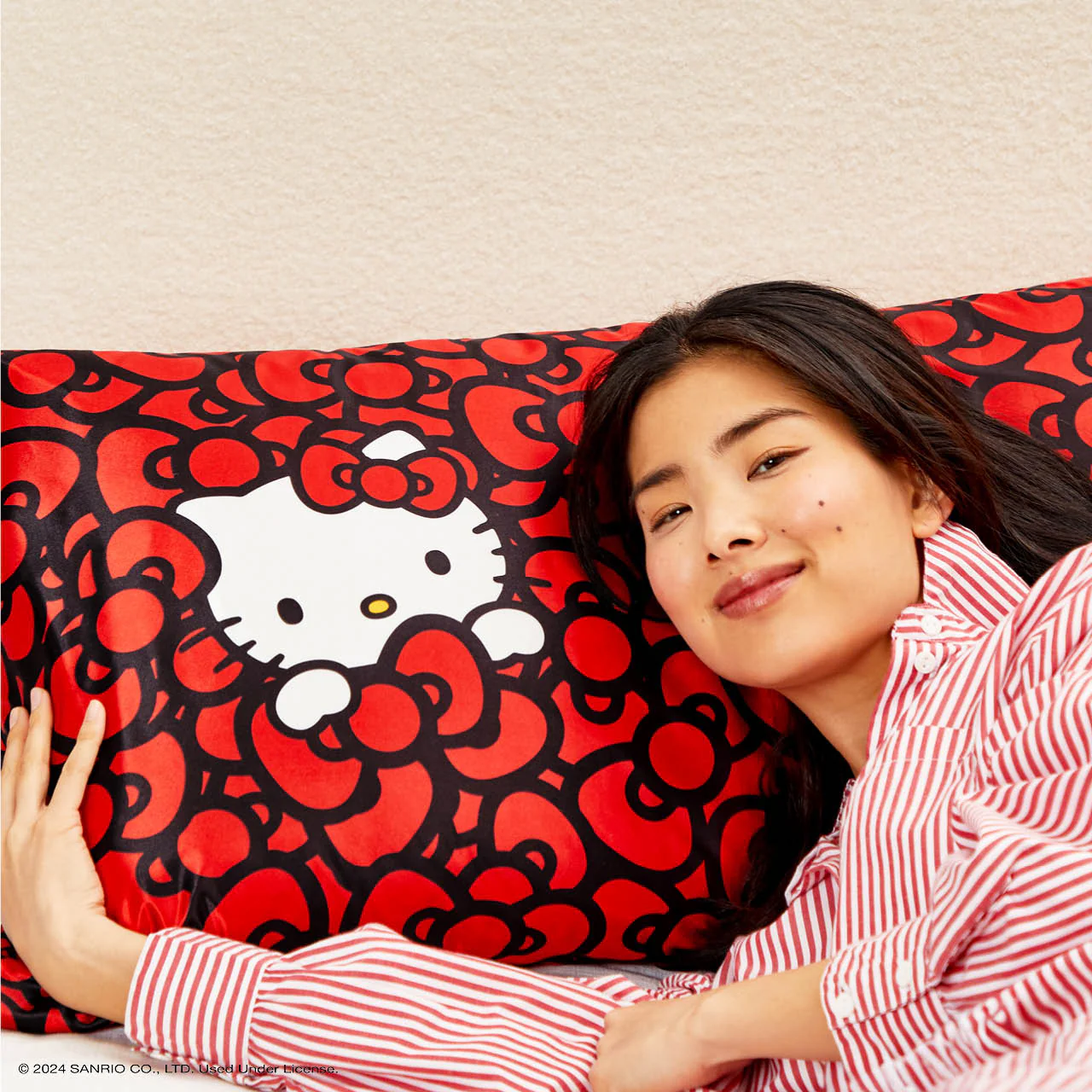 Kitsch x Hello Kitty Satin Pillowcase in Kitty Bathes in a Sea of Bows - Image 5
