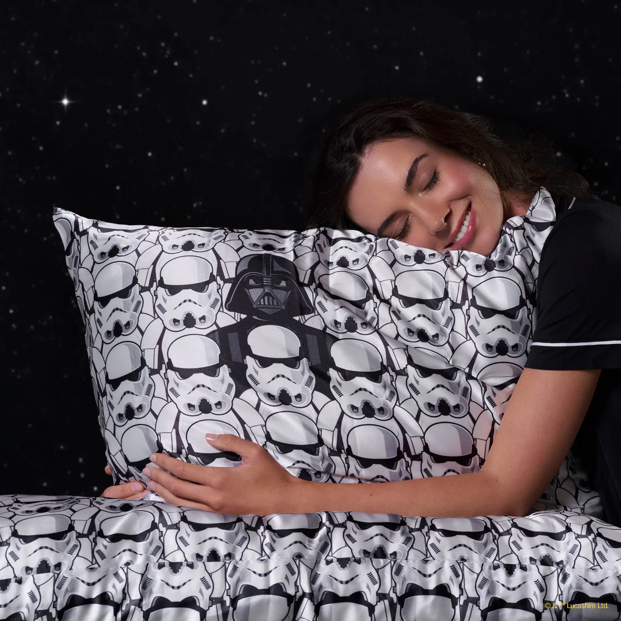 Star Wars™ & Kitsch Satin Pillowcase in Darth Vader & Stormtroopers - Image 4