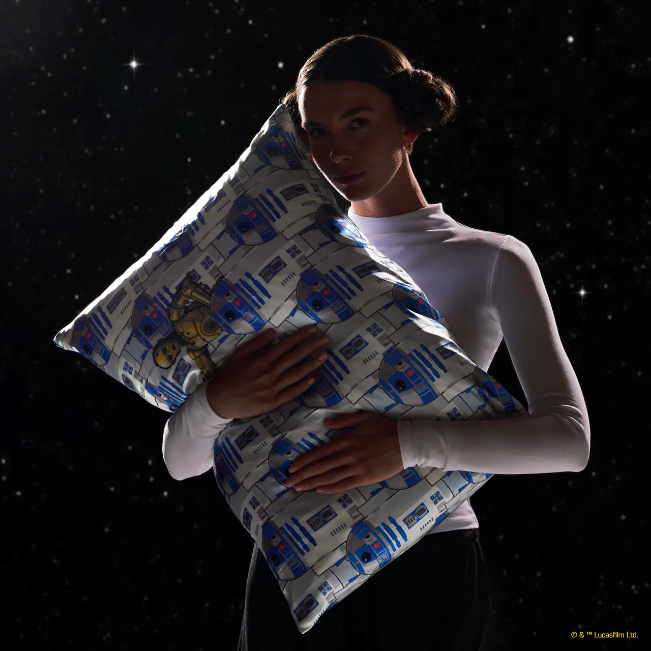 Star Wars™ & Kitsch Satin Pillowcase in R2-D2 & C-3PO - Image 4
